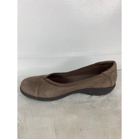 G.H. Bass & Co. Womens Taupe Suede Flats Size 10 - Picture 6 of 10